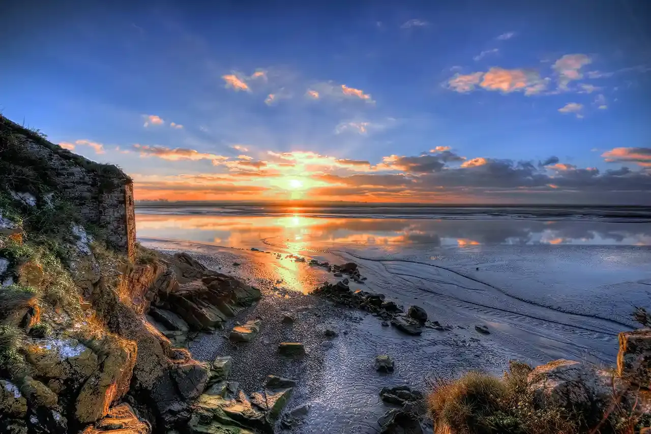 Lever de soleil se reflétant dans la mer